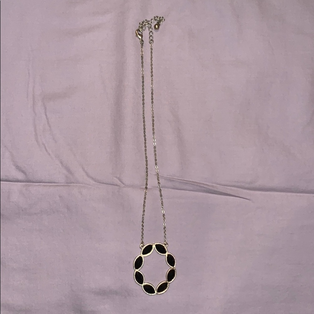 🟢 5/$20 Bundle: Black and gold necklace